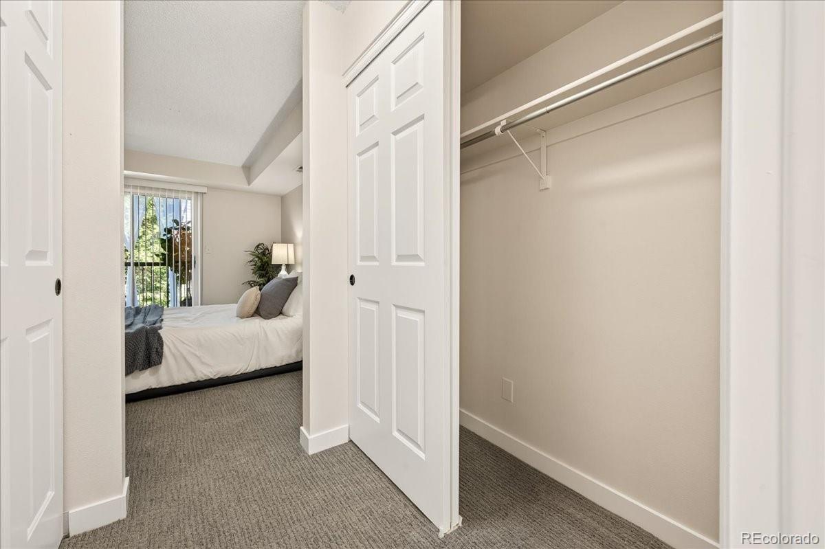 MLS Image #17 for 2575 s syracuse way i06,denver, Colorado