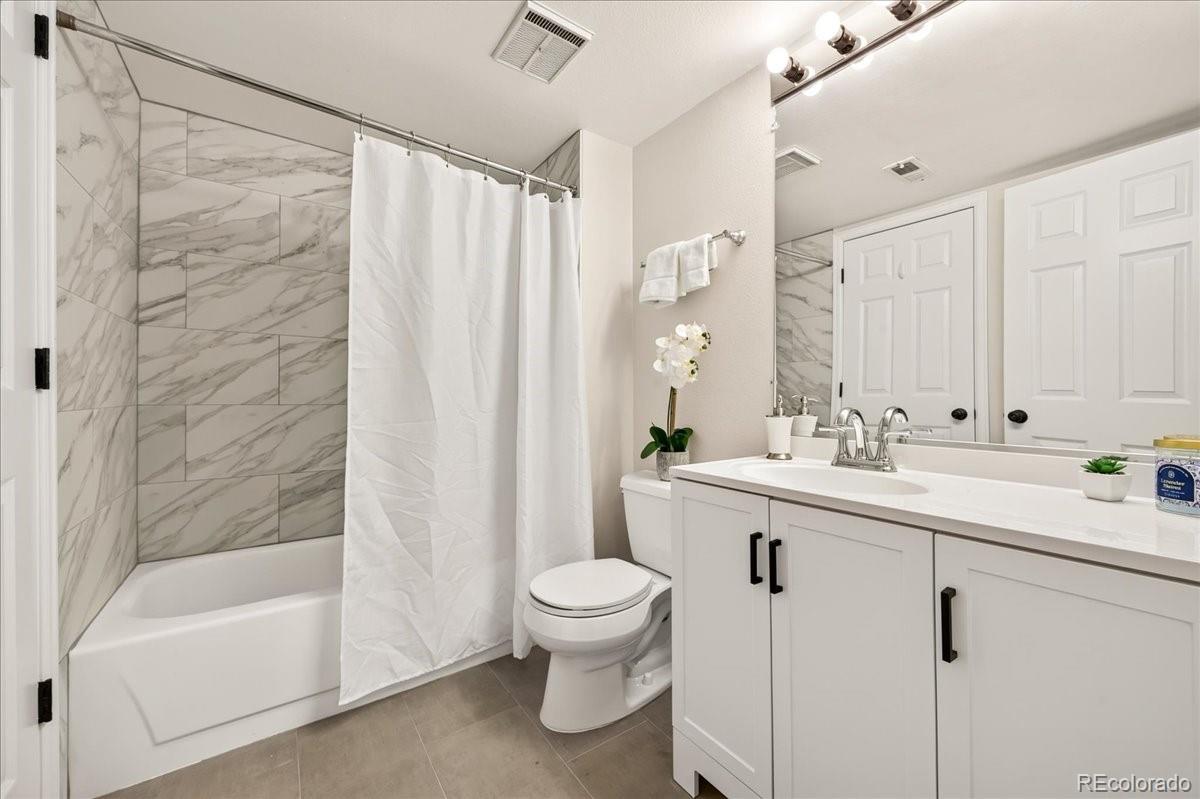 MLS Image #19 for 2575 s syracuse way i06,denver, Colorado