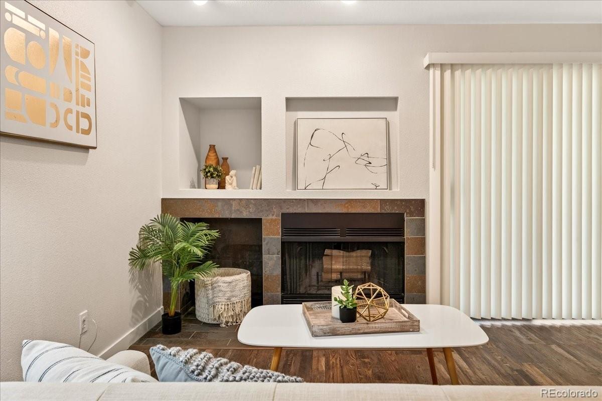 MLS Image #2 for 2575 s syracuse way i06,denver, Colorado
