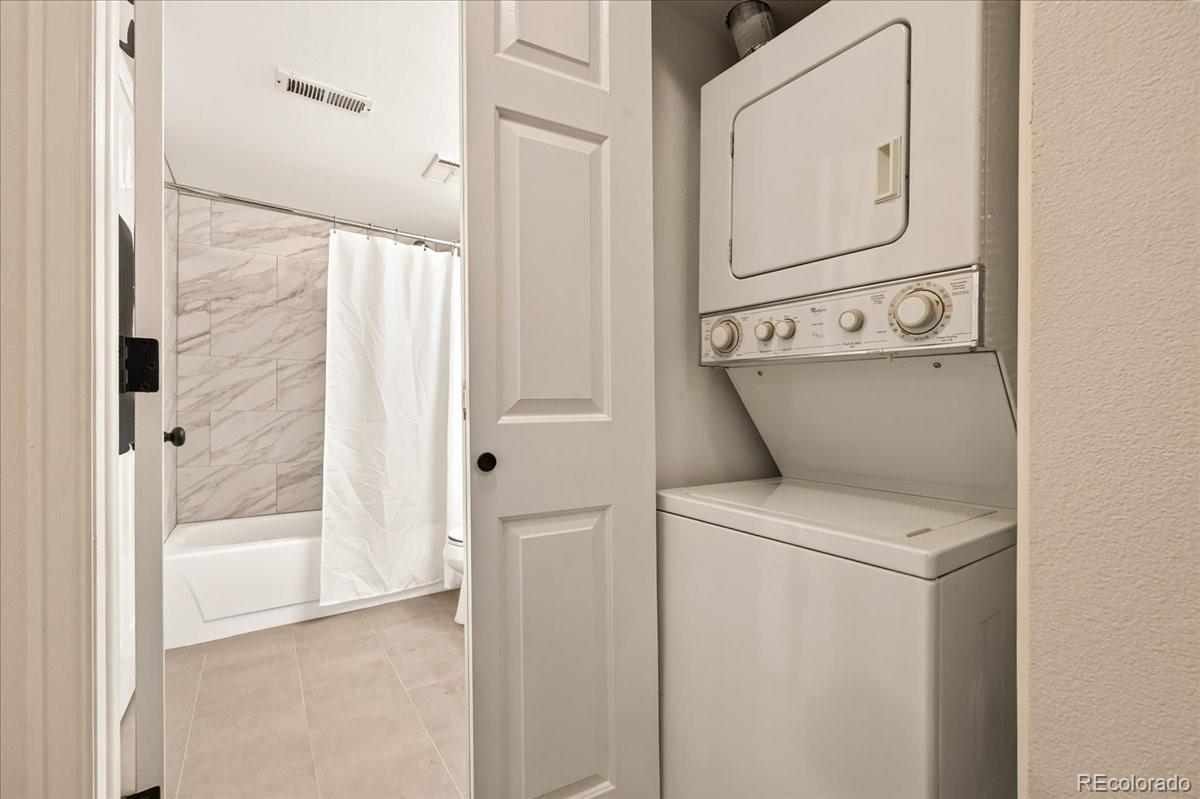 MLS Image #20 for 2575 s syracuse way i06,denver, Colorado