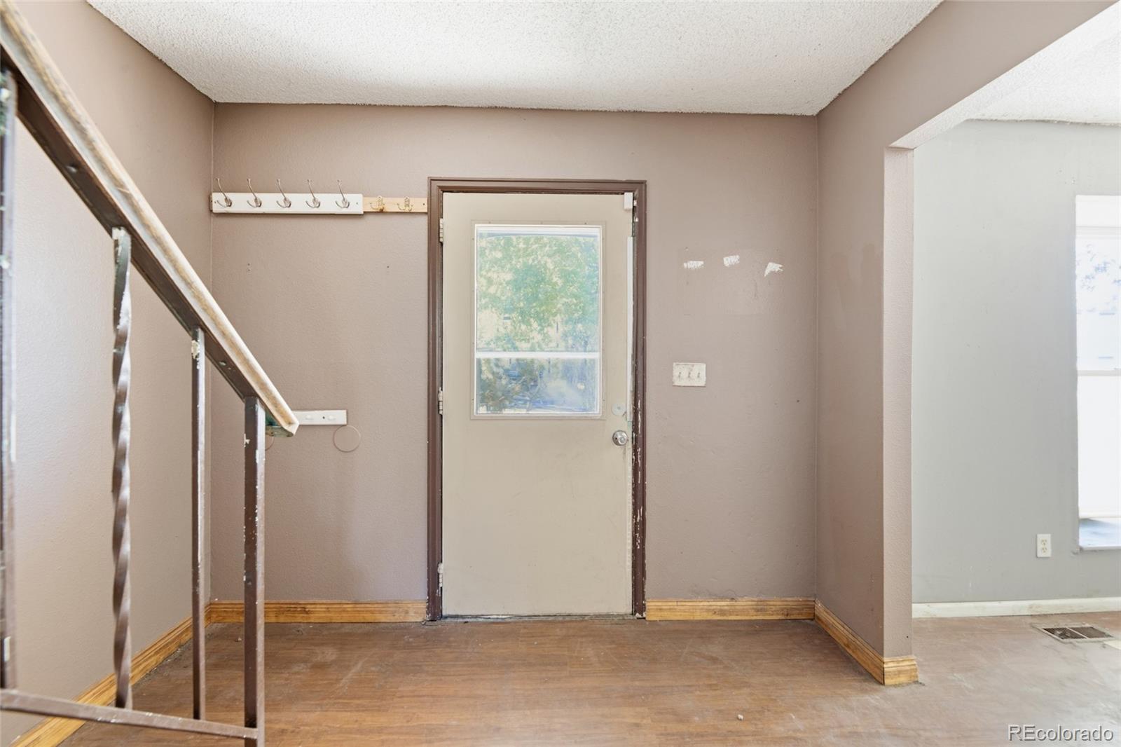 MLS Image #3 for 1404 s vaughn circle,aurora, Colorado