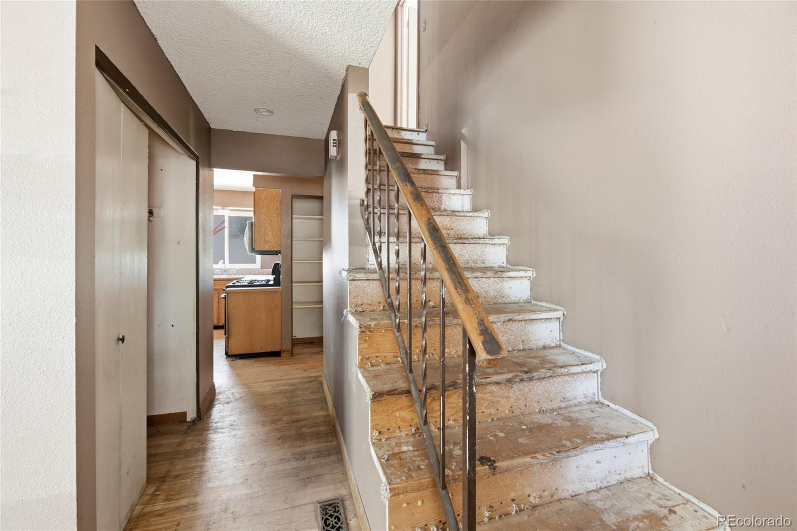 MLS Image #4 for 1404 s vaughn circle,aurora, Colorado