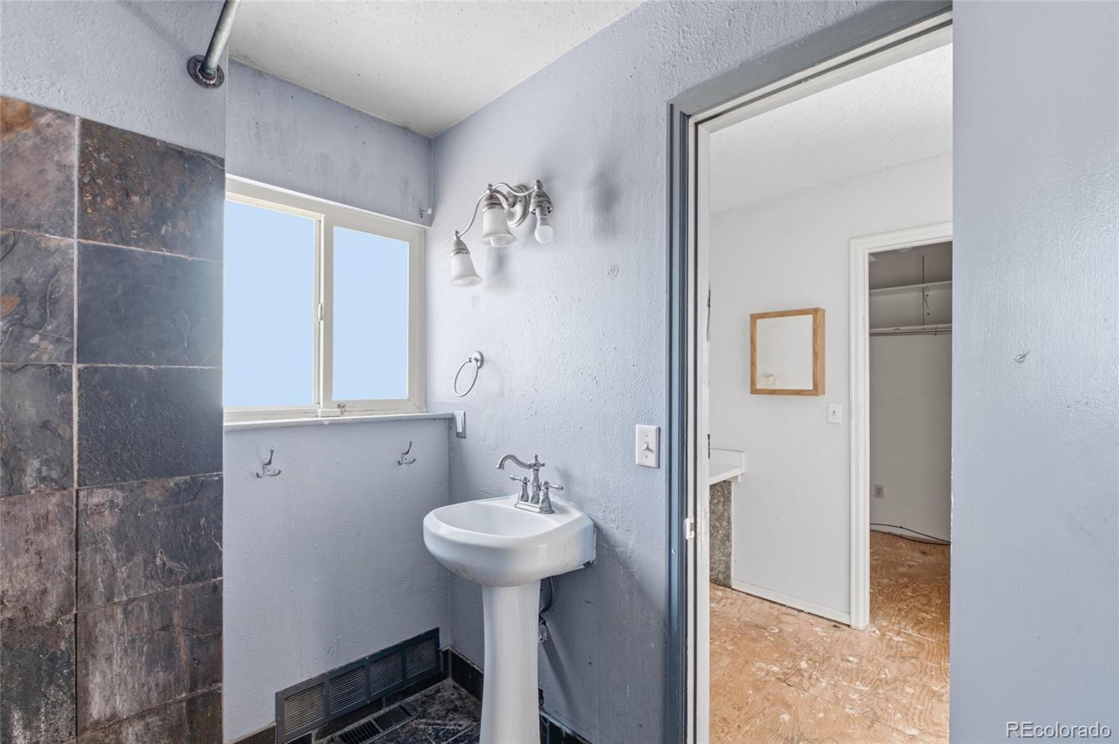 MLS Image #9 for 1404 s vaughn circle,aurora, Colorado