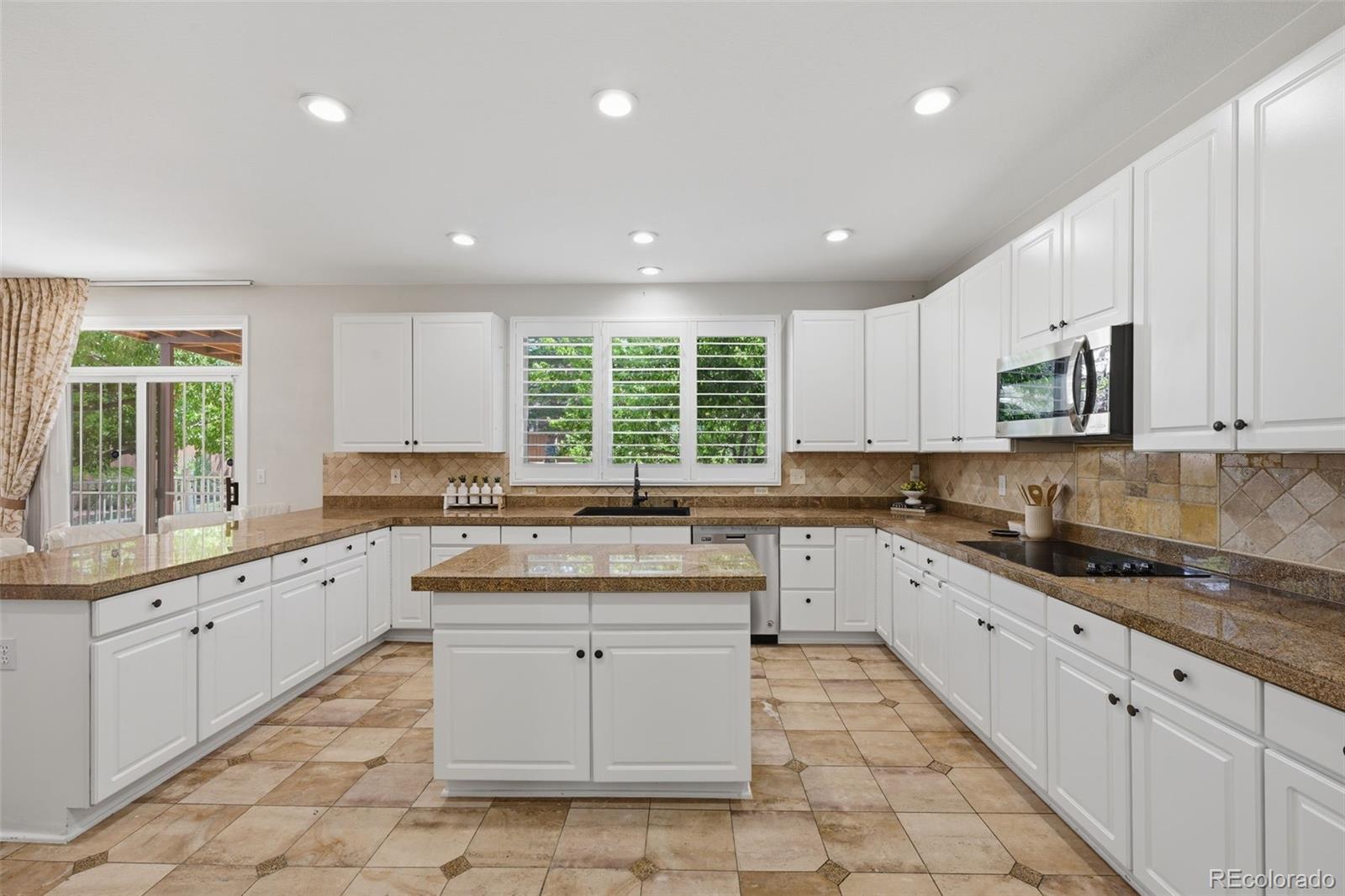 MLS Image #8 for 5498 s helena street,aurora, Colorado