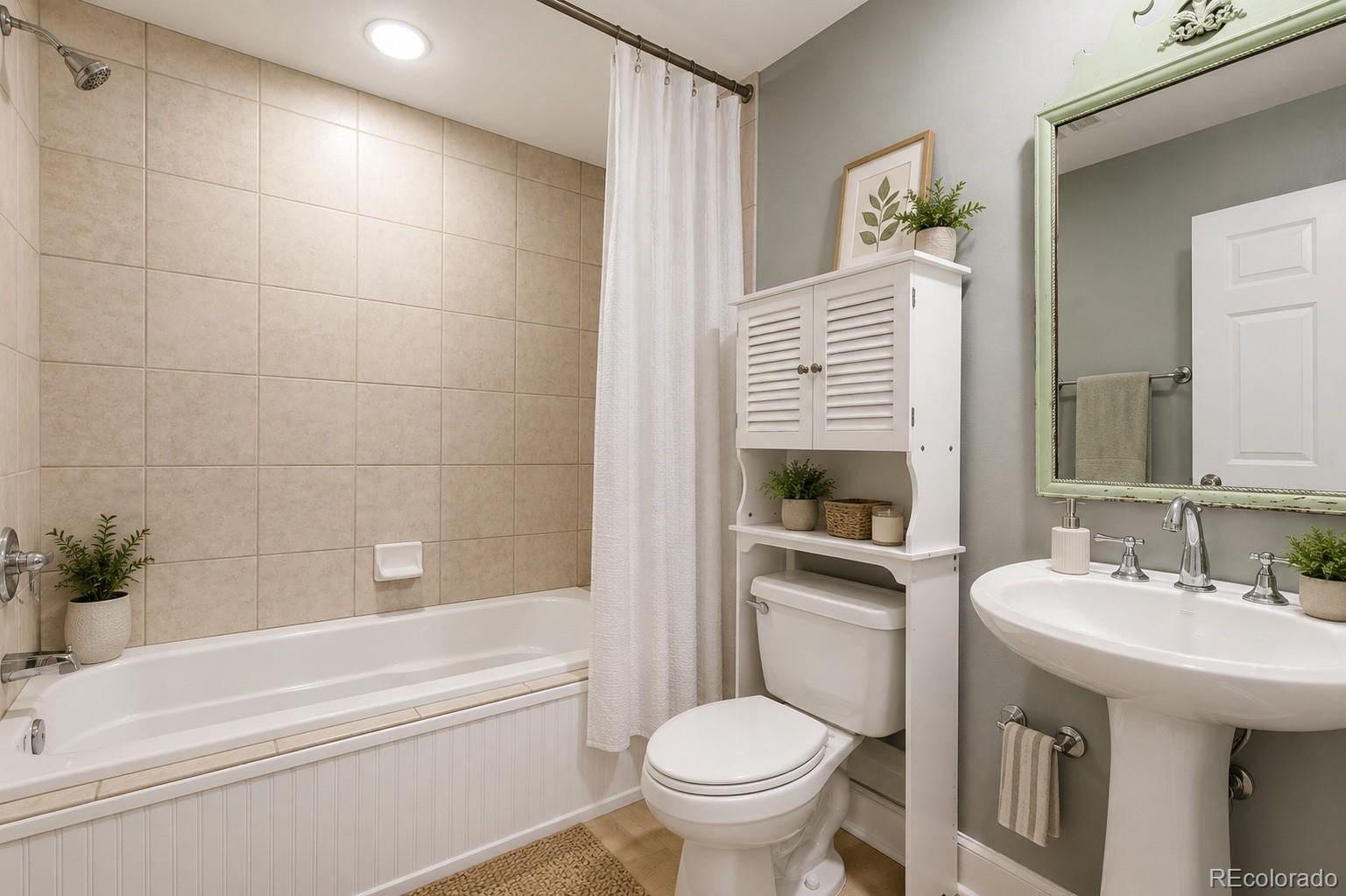 MLS Image #13 for 1630 n clarkson street,denver, Colorado