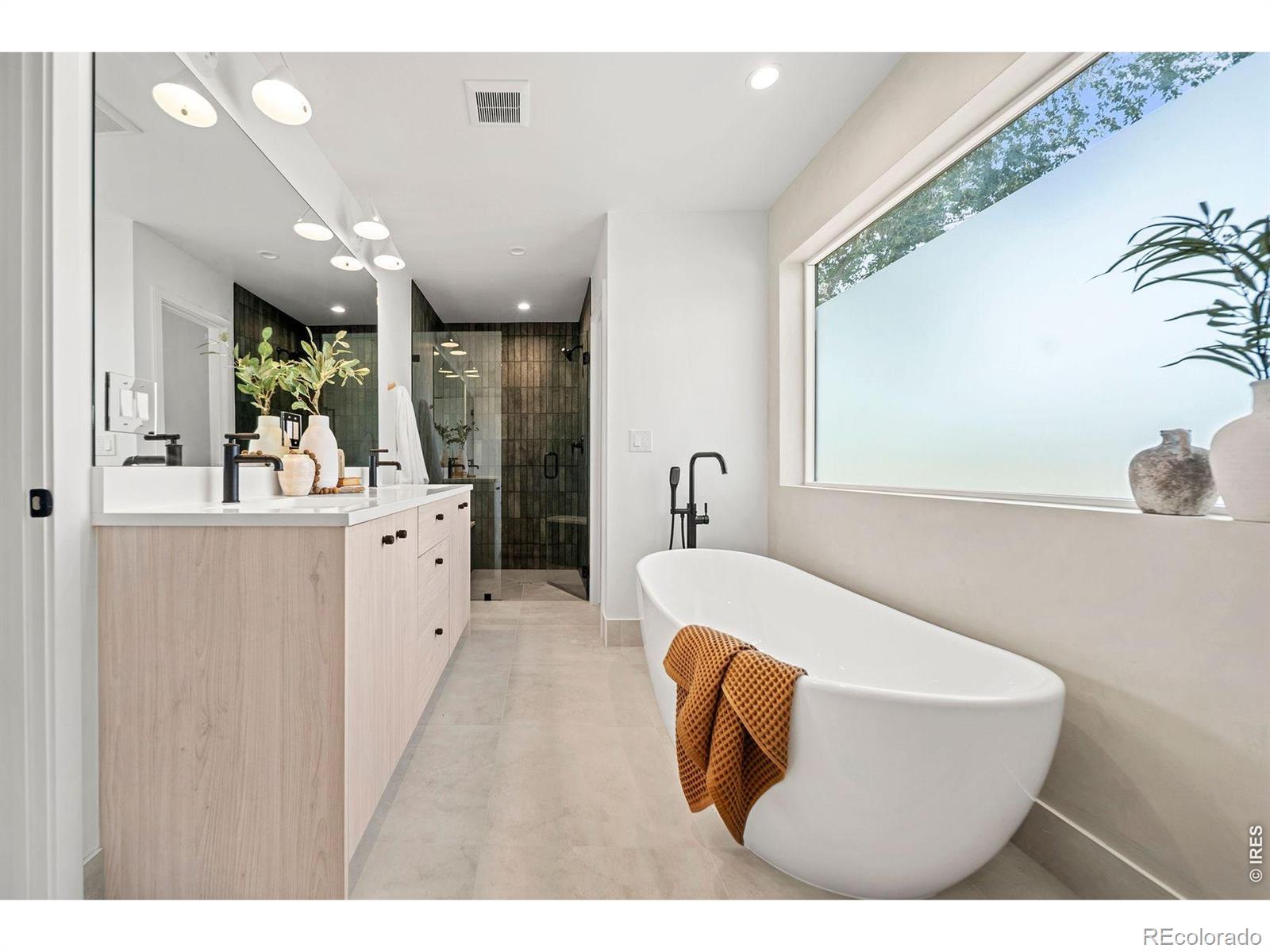 MLS Image #16 for 2357 s bannock street,denver, Colorado