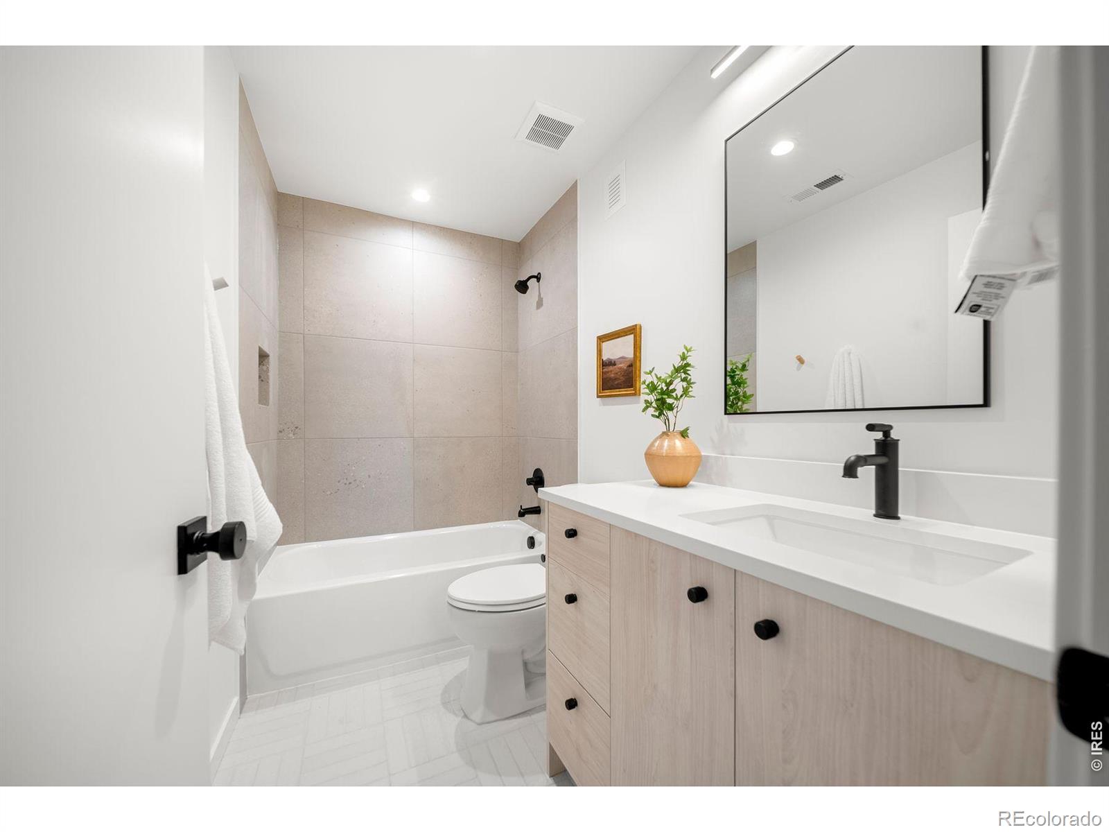 MLS Image #20 for 2357 s bannock street,denver, Colorado