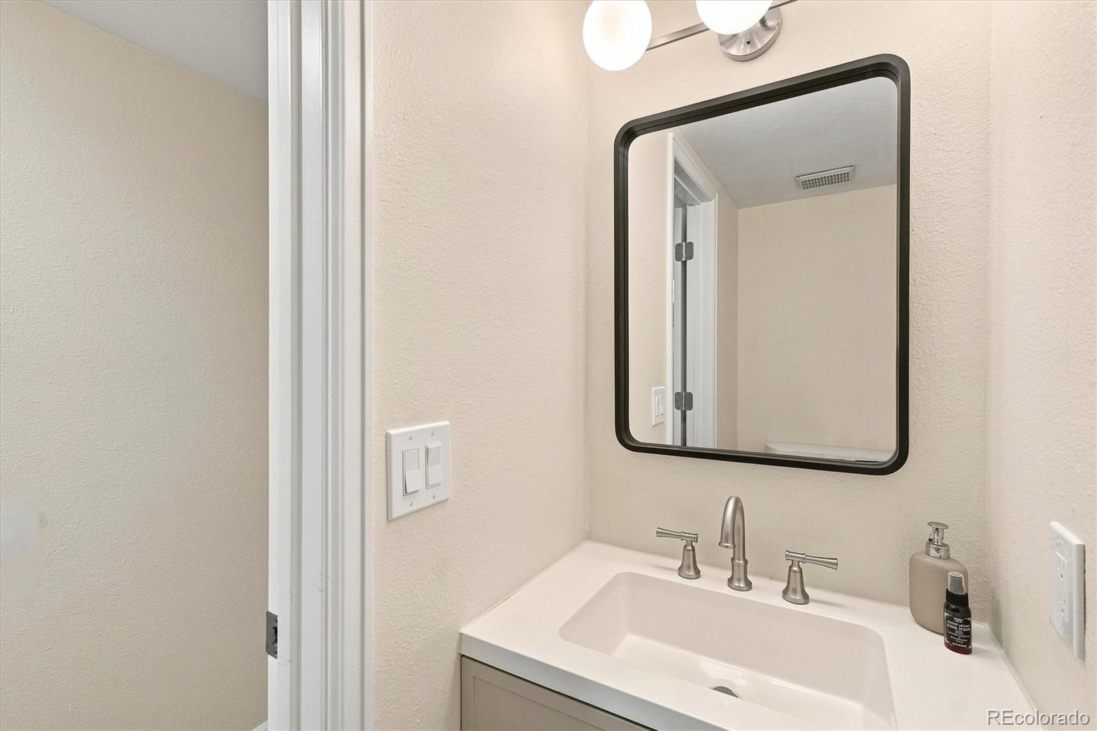 MLS Image #19 for 10919 e maplewood drive,englewood, Colorado