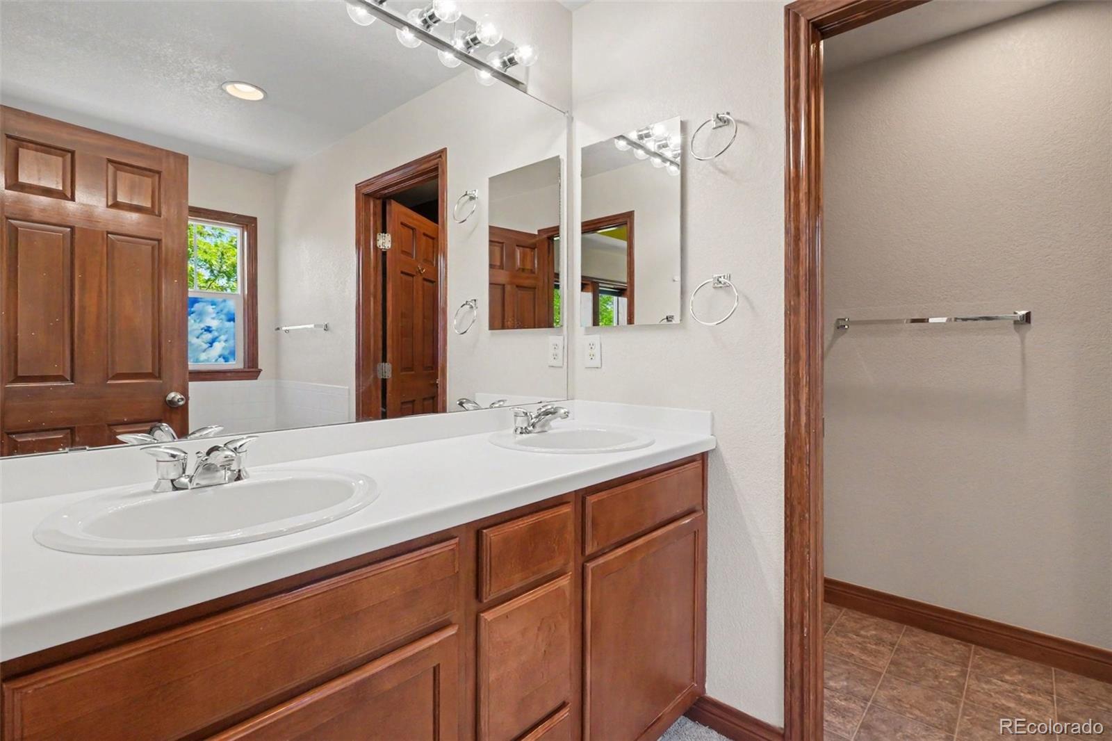 MLS Image #12 for 2304 n yosemite street,denver, Colorado