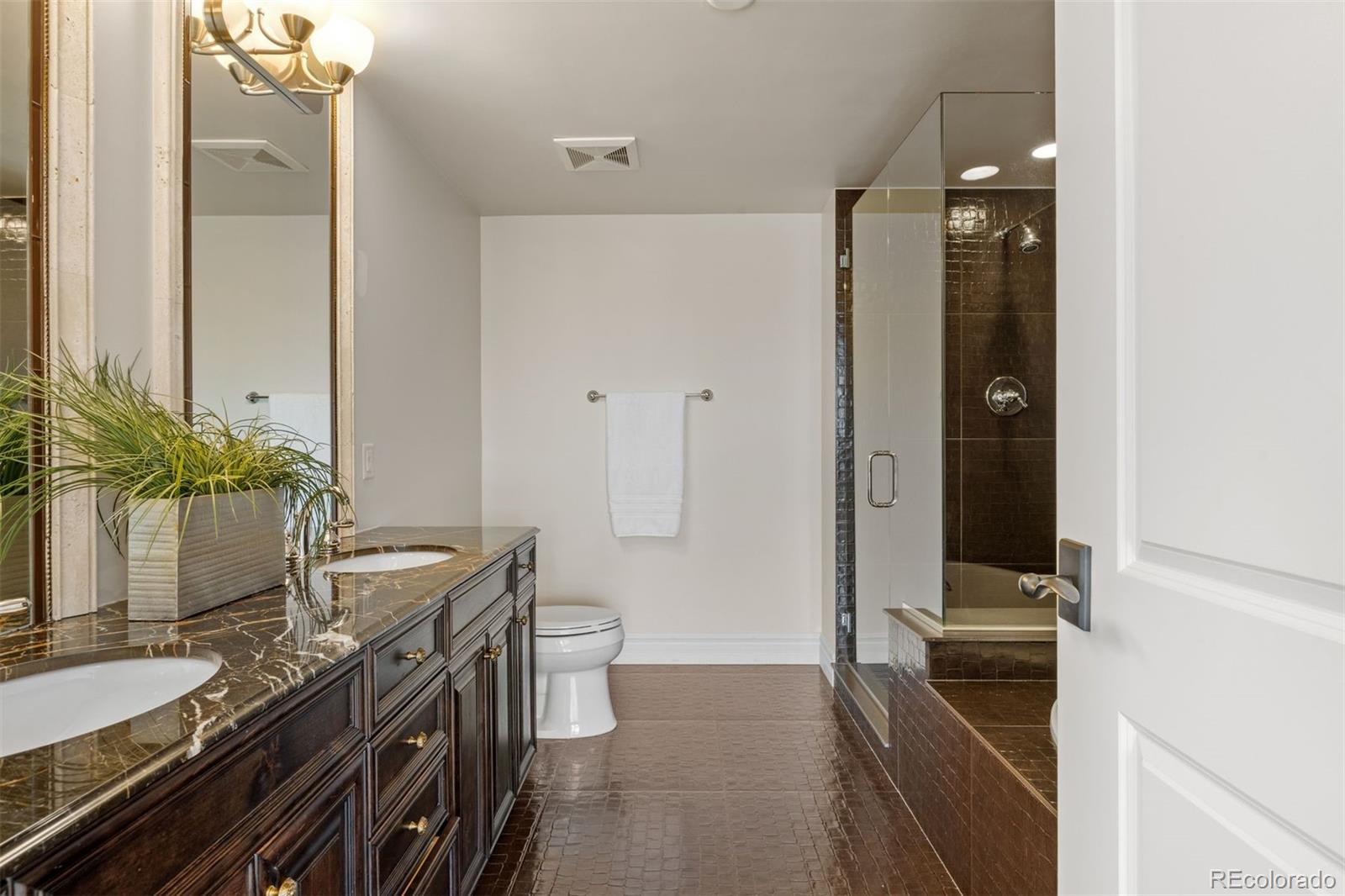 MLS Image #36 for 2001  lincoln street 2820,denver, Colorado