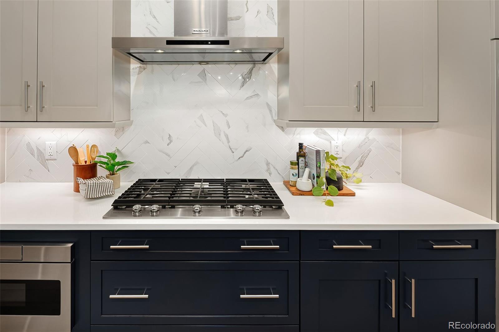 MLS Image #24 for 20  ivanhoe street,denver, Colorado