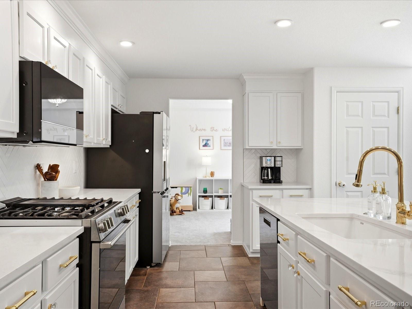 MLS Image #6 for 10974 w 54th lane,arvada, Colorado