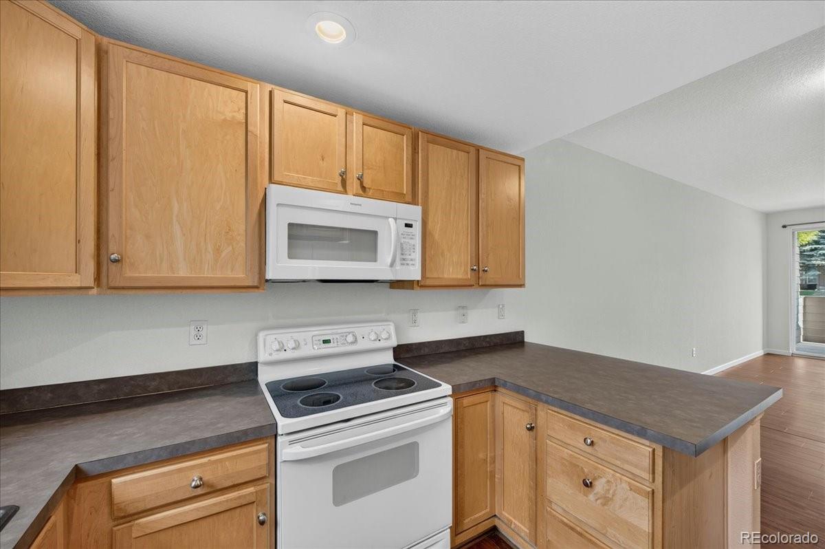 MLS Image #10 for 2122 s fulton circle,aurora, Colorado