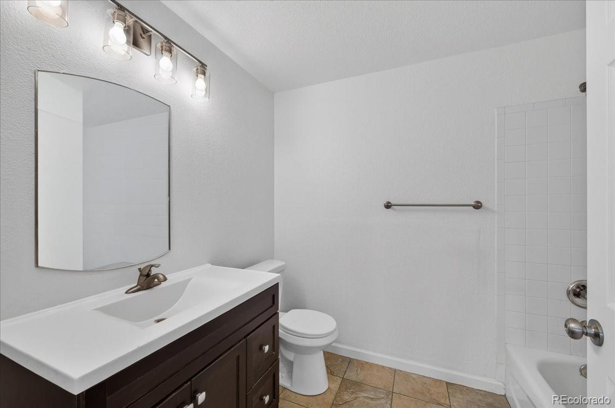 MLS Image #18 for 2122 s fulton circle,aurora, Colorado