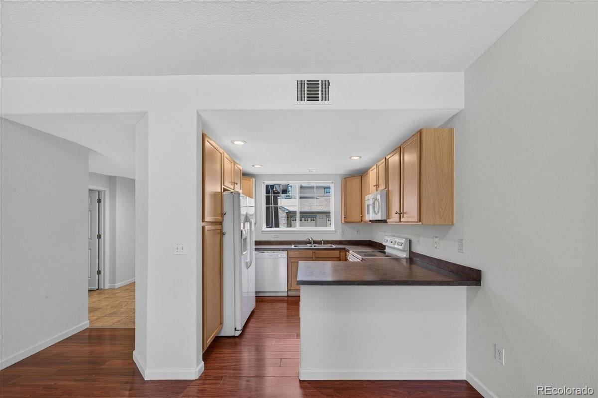 MLS Image #9 for 2122 s fulton circle,aurora, Colorado