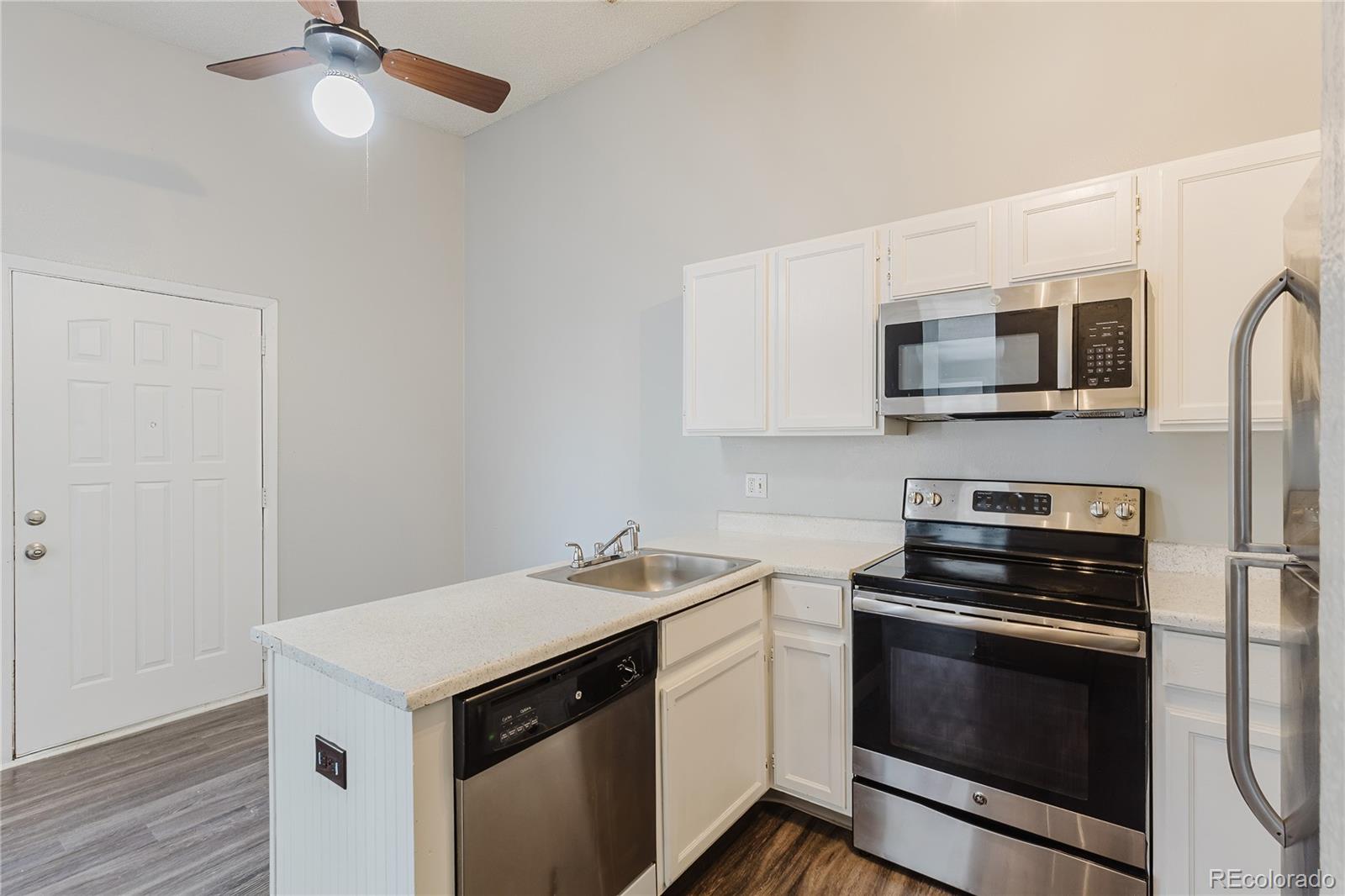 MLS Image #3 for 920 s dawson way,aurora, Colorado