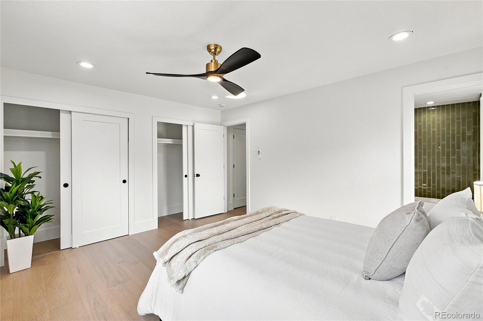 MLS Image #7 for 7042 e wesley avenue,denver, Colorado
