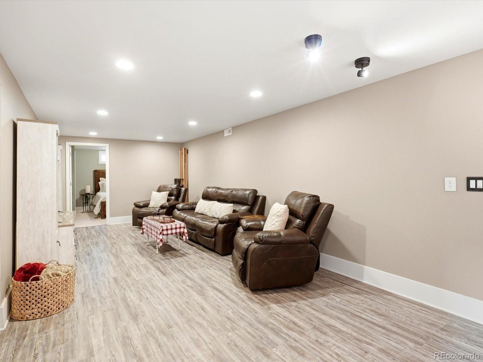 MLS Image #14 for 1700 s irving street,denver, Colorado