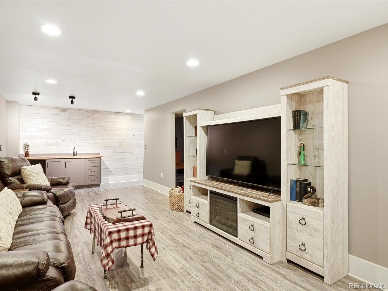 MLS Image #17 for 1700 s irving street,denver, Colorado