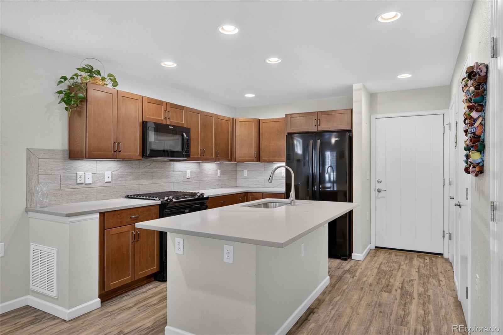 MLS Image #7 for 5843  boston street,denver, Colorado