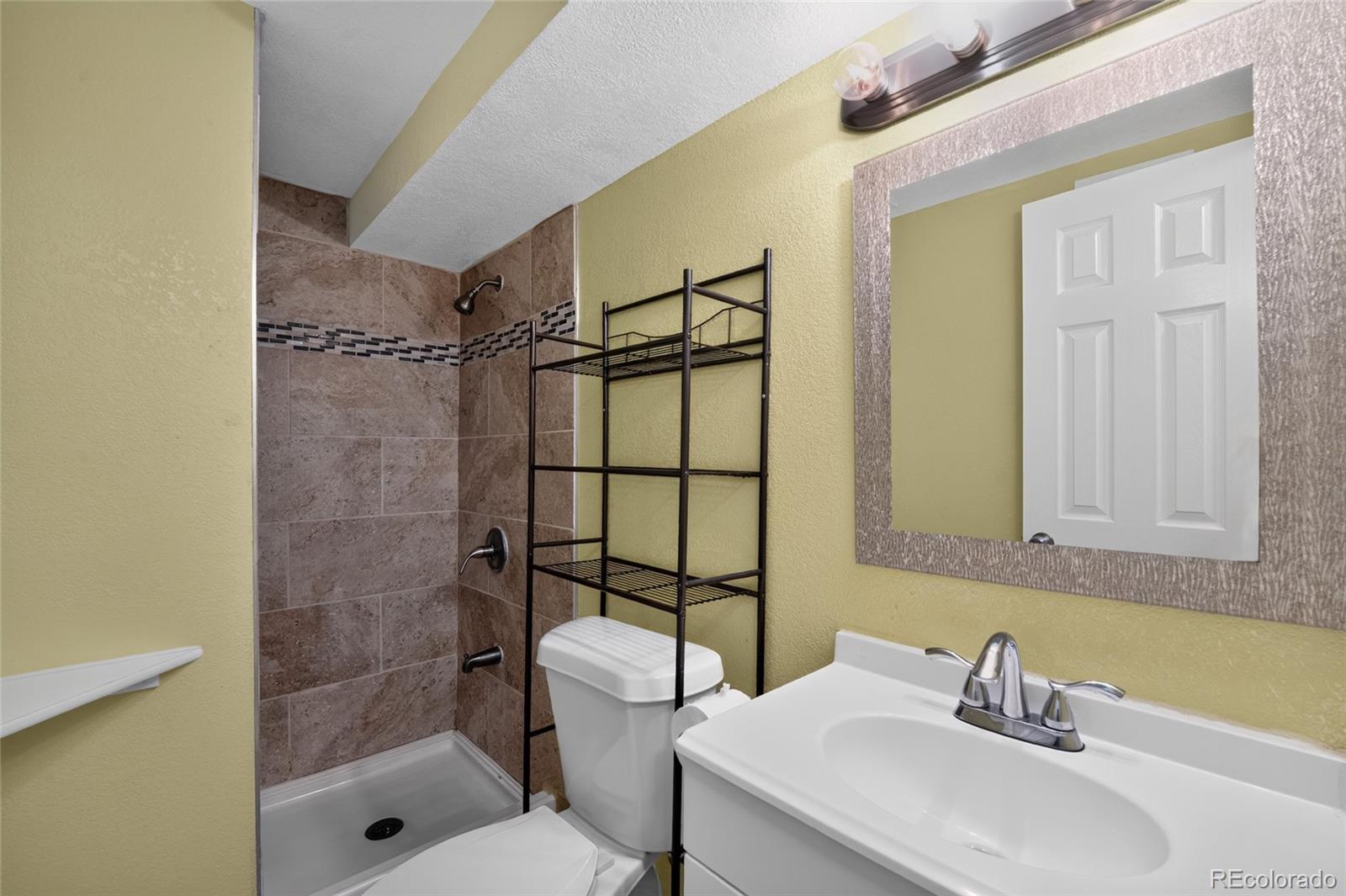 MLS Image #17 for 11521 e 1st avenue,aurora, Colorado