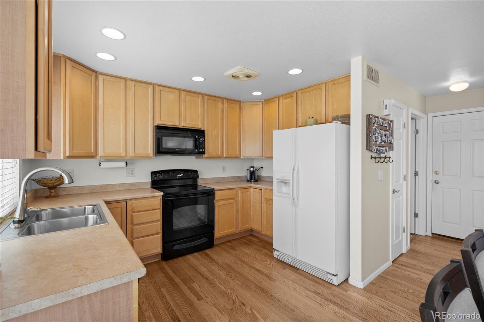 MLS Image #14 for 4850 s elk court,aurora, Colorado