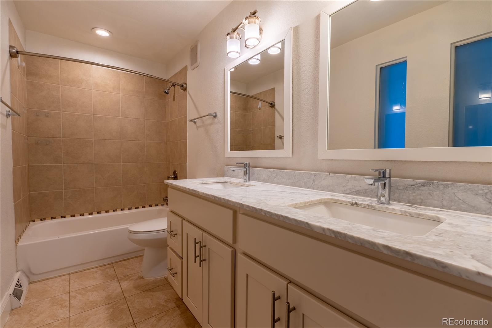 MLS Image #17 for 895 s garrison street,denver, Colorado