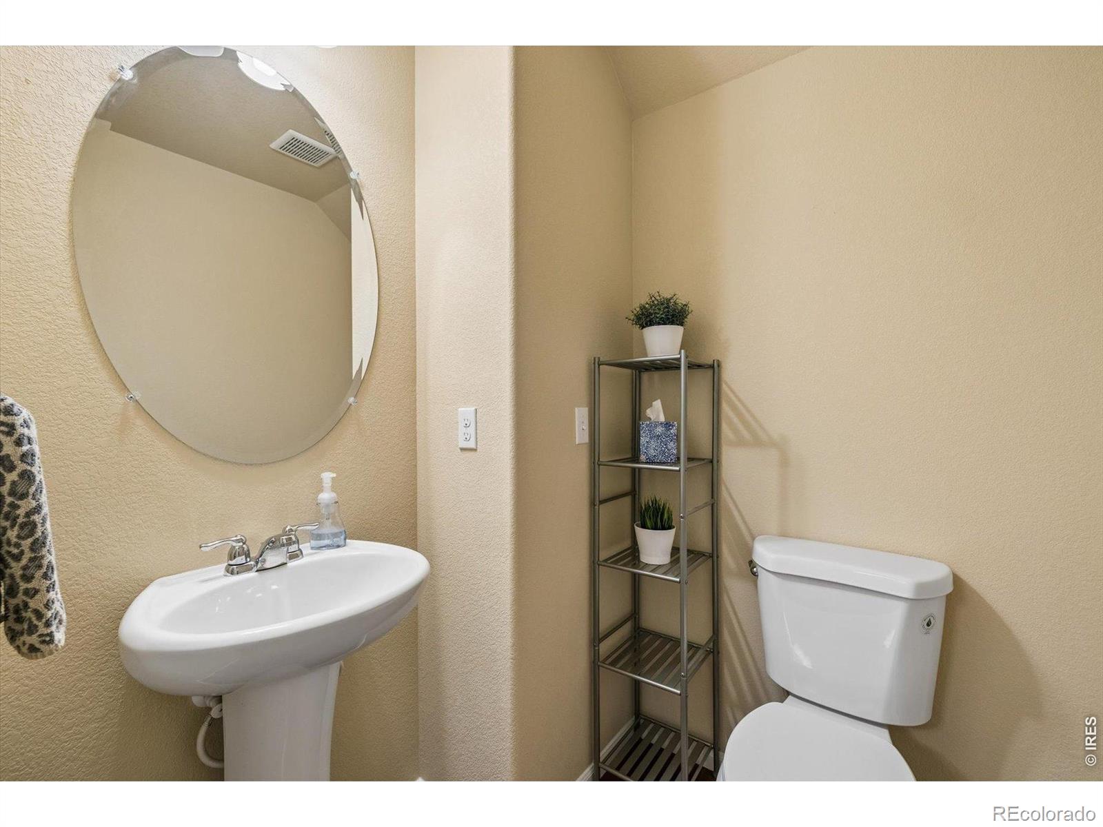 MLS Image #10 for 8906 e nichols place,centennial, Colorado