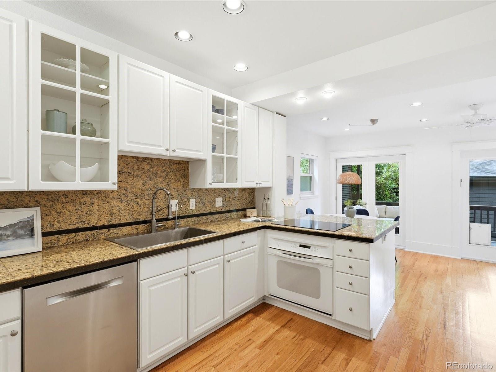 MLS Image #15 for 1330  milwaukee street,denver, Colorado