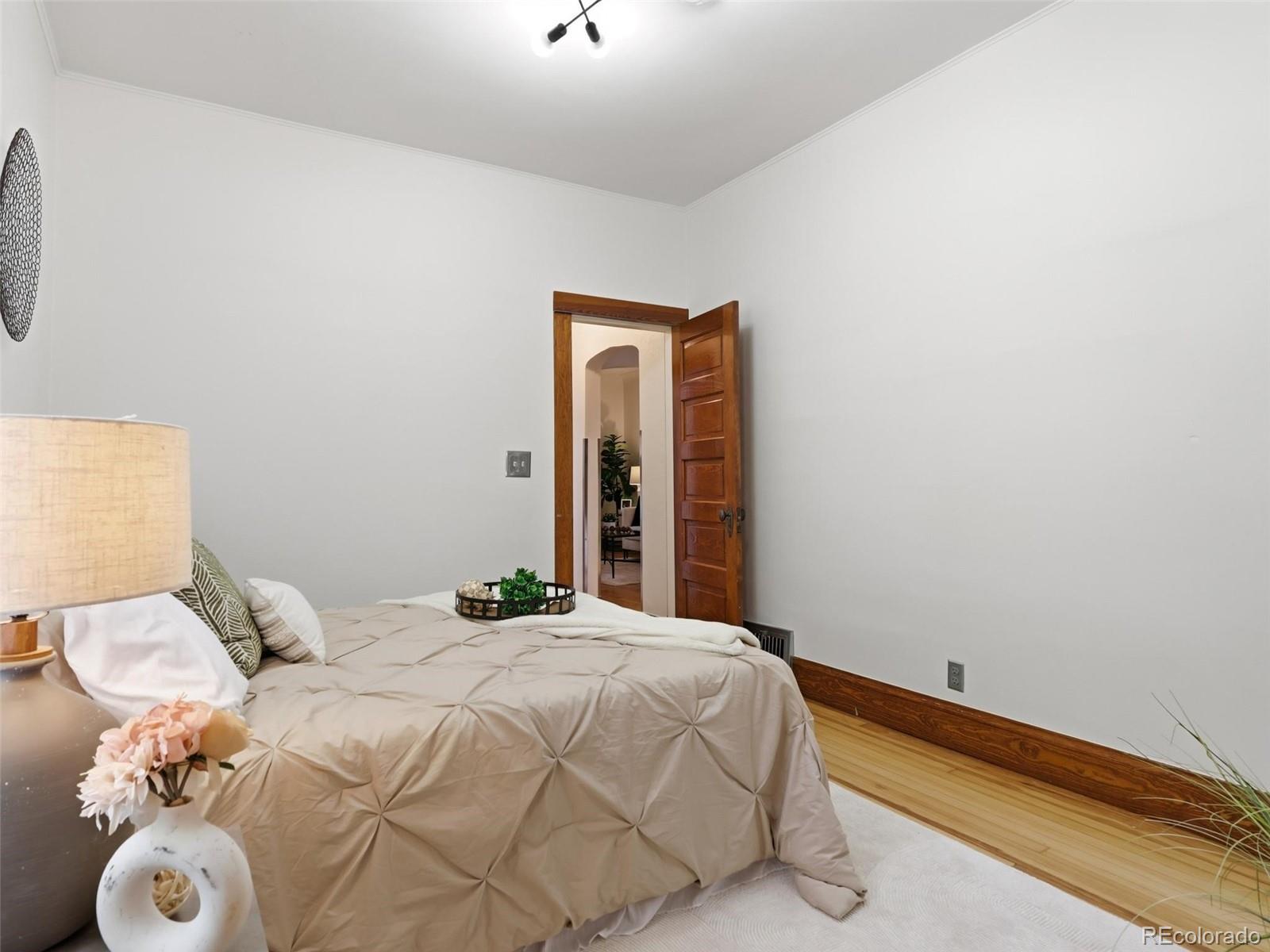 MLS Image #10 for 1847 s emerson street,denver, Colorado