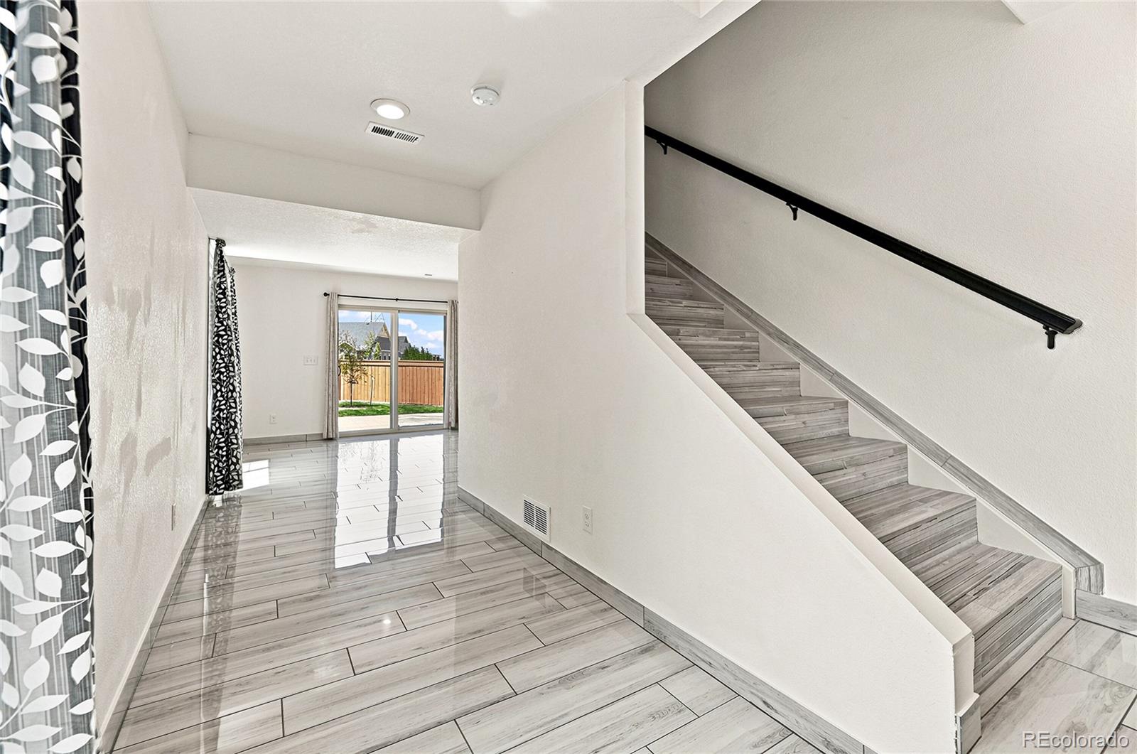 MLS Image #4 for 10231  yampa court,commerce city, Colorado
