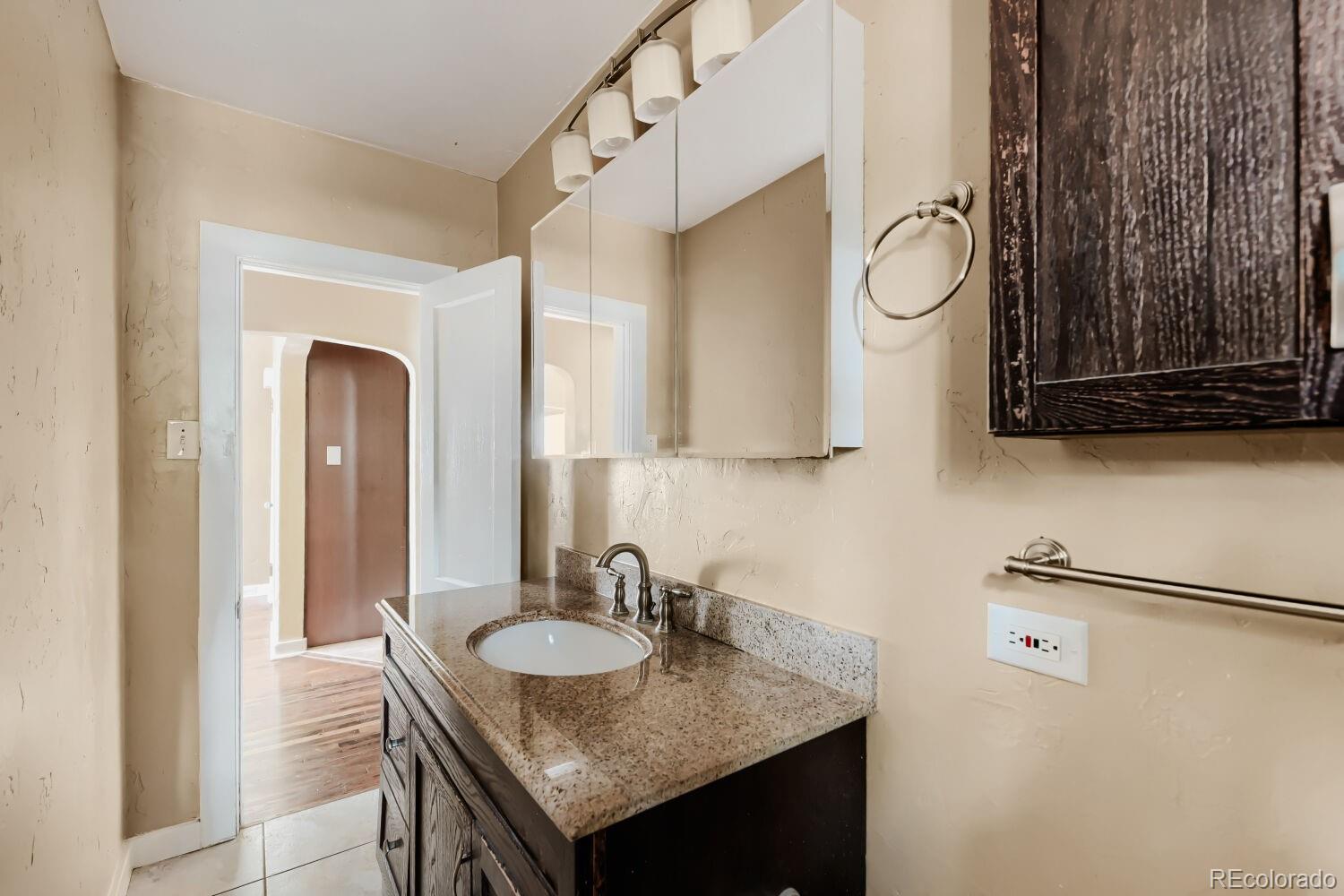 MLS Image #14 for 2401 s high street,denver, Colorado