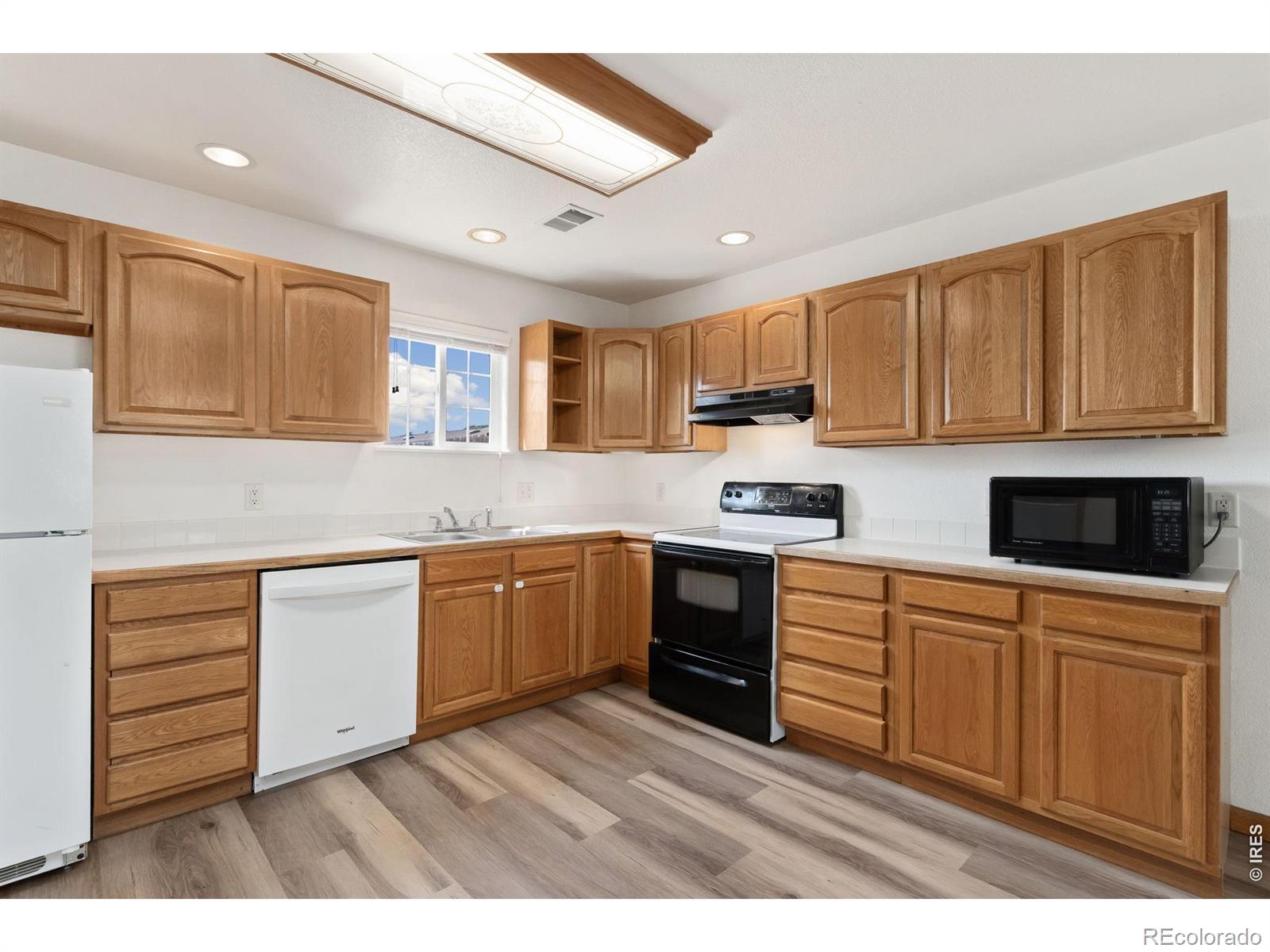 MLS Image #10 for 306  ash court,evans, Colorado