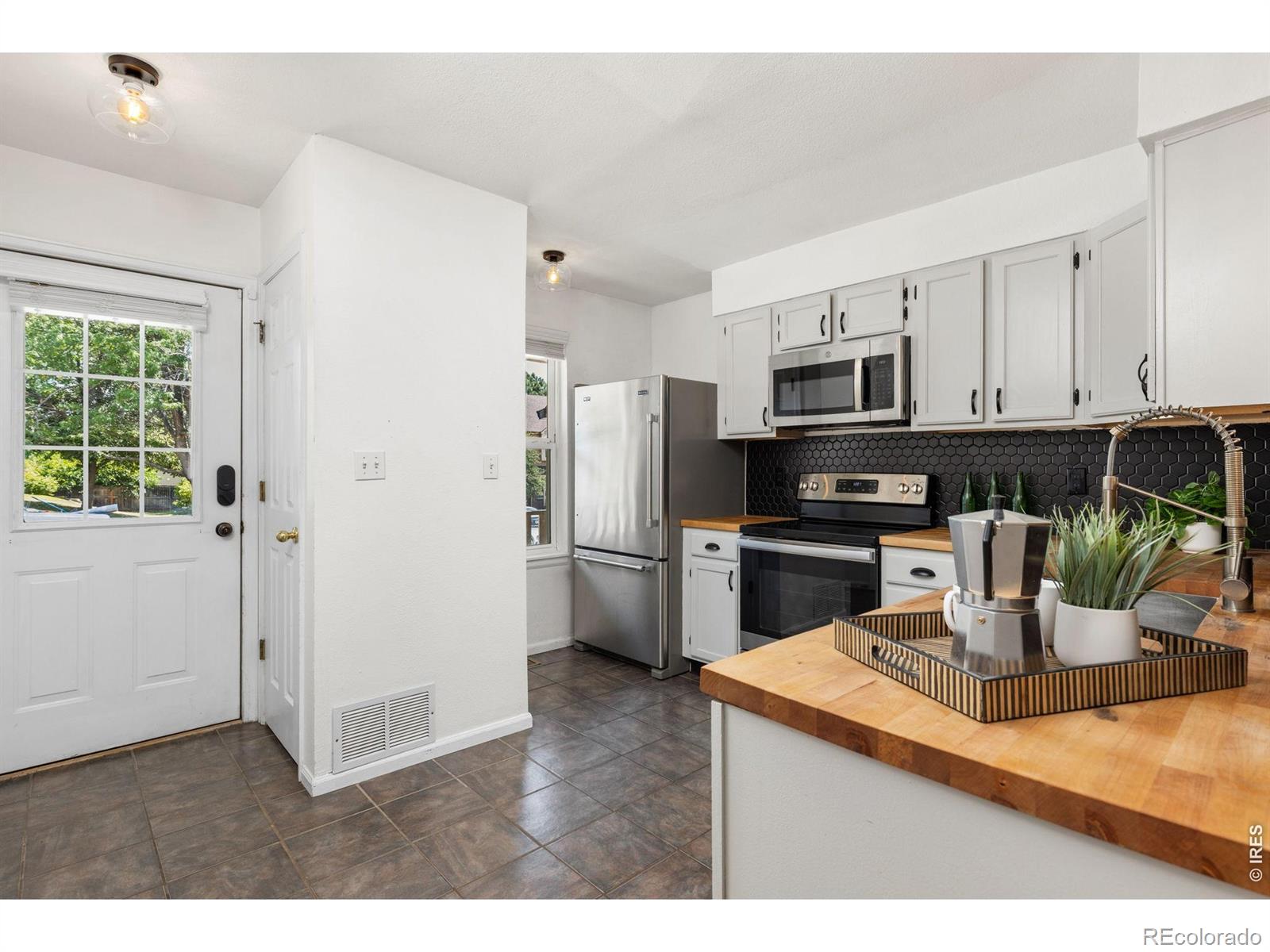 MLS Image #11 for 187  pheasant run,louisville, Colorado