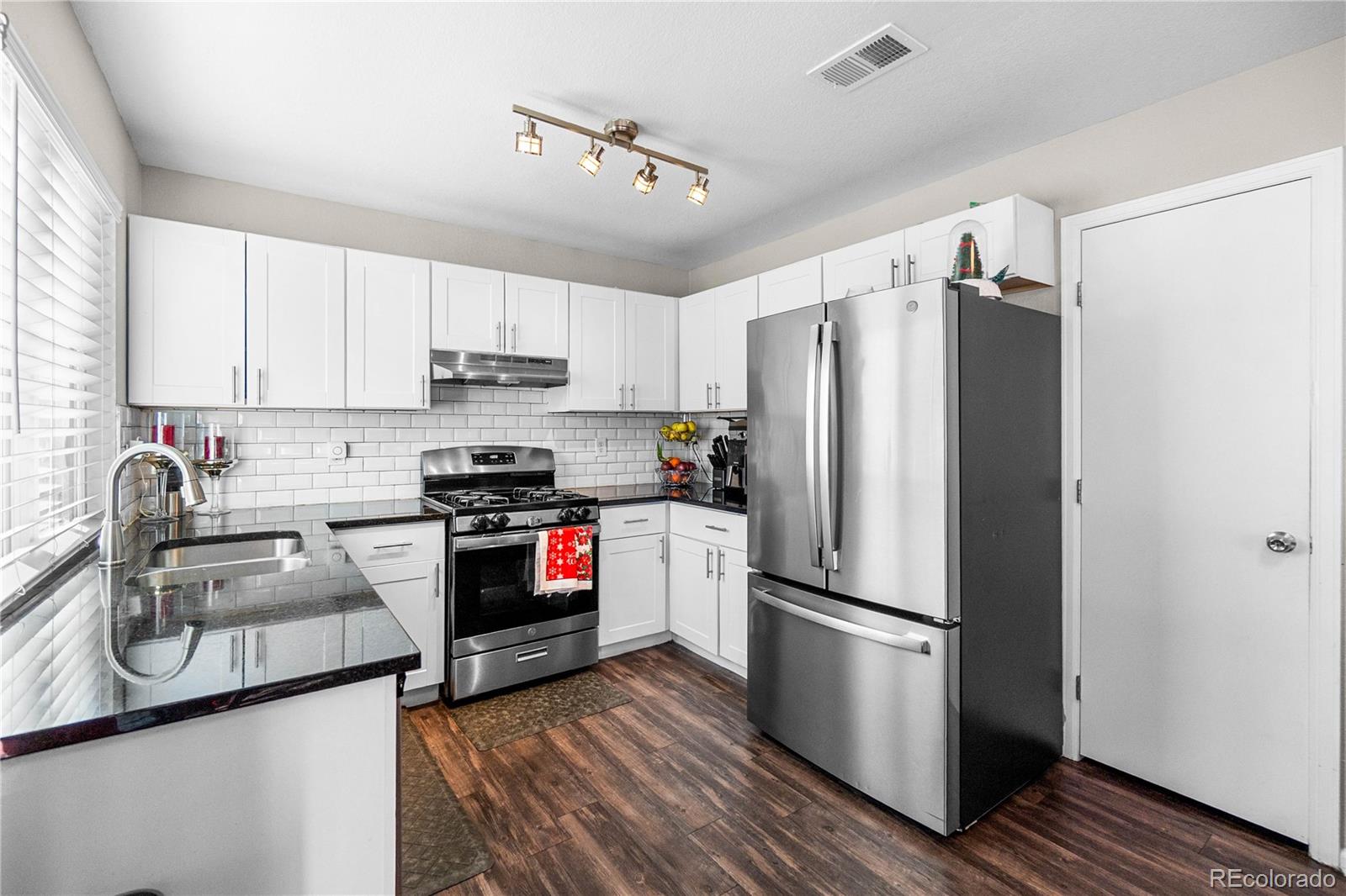 MLS Image #12 for 5562  flanders street,denver, Colorado