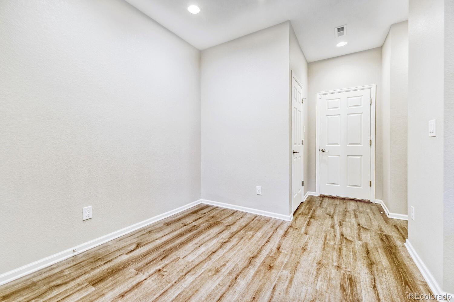MLS Image #4 for 16061 e warner place,denver, Colorado