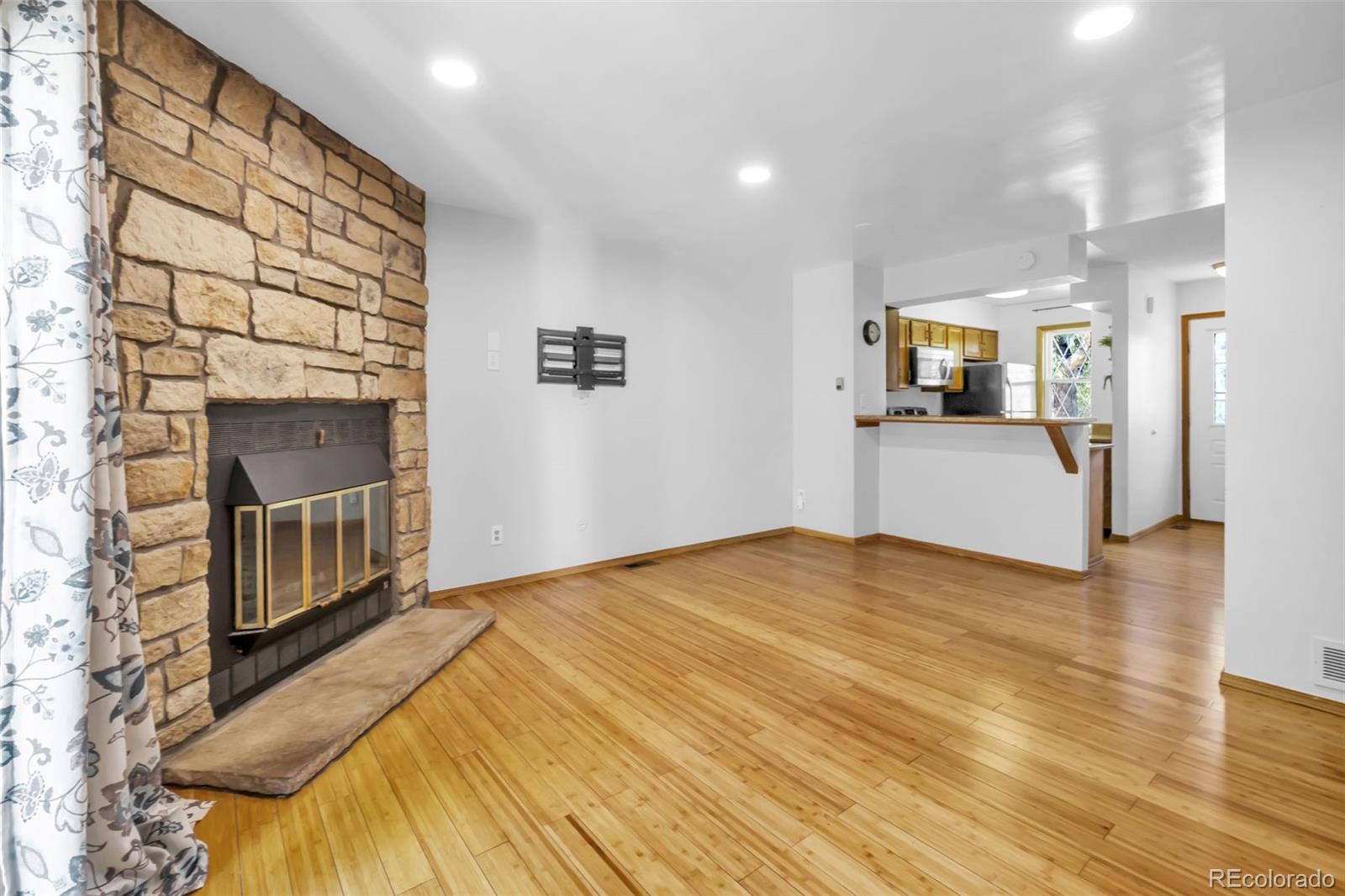MLS Image #10 for 1699 s trenton street,denver, Colorado