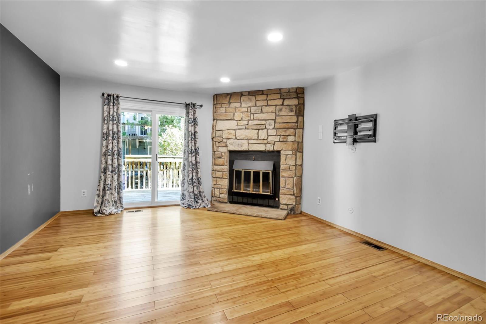 MLS Image #8 for 1699 s trenton street,denver, Colorado