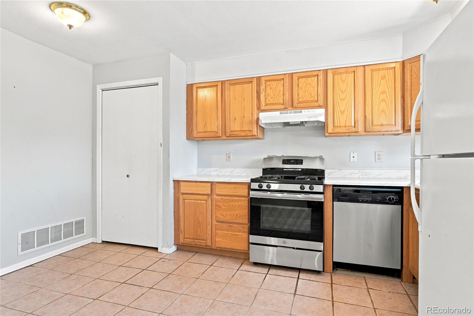 MLS Image #14 for 931 s utica street,denver, Colorado