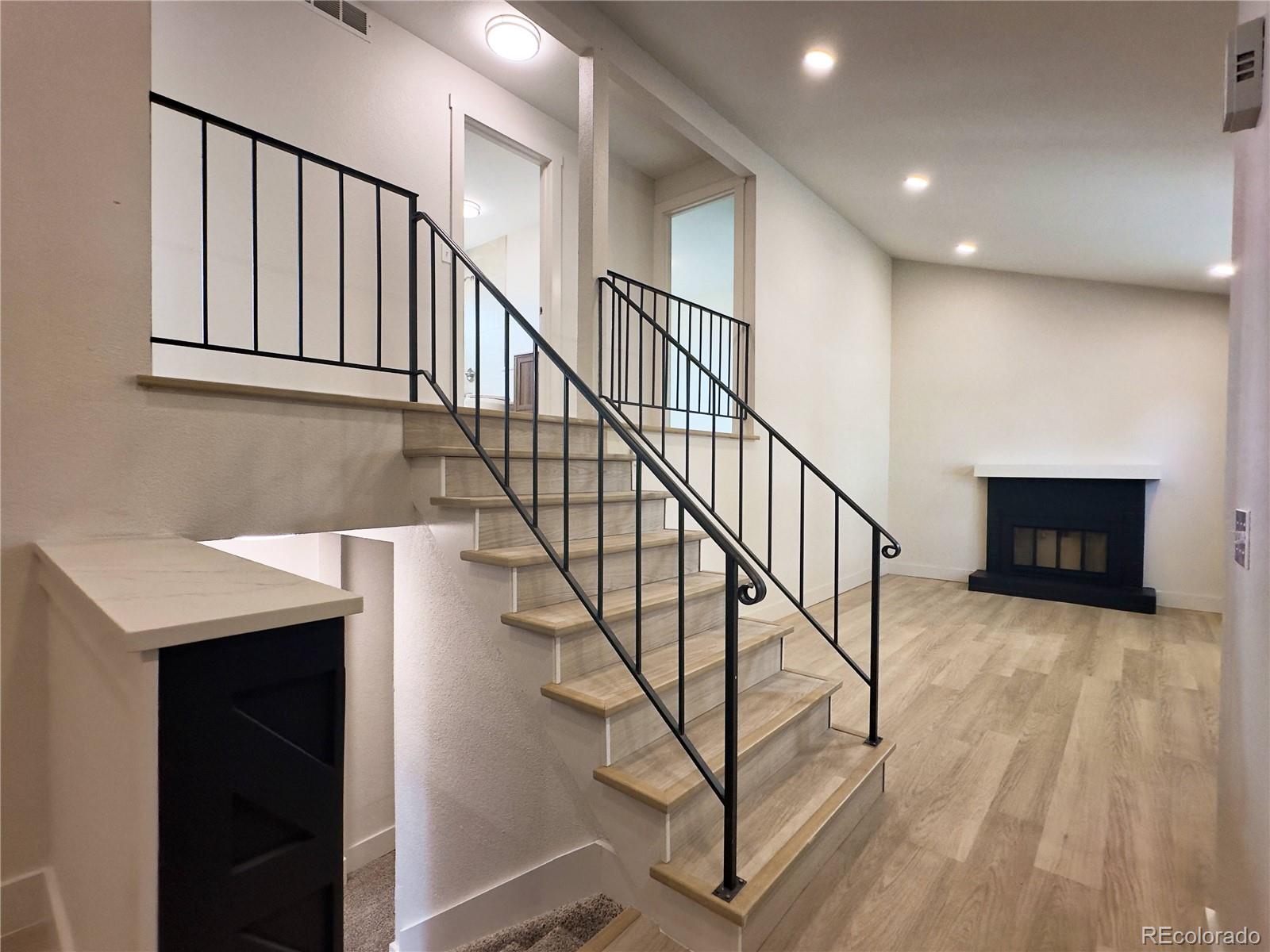 MLS Image #6 for 5128  columbus way,denver, Colorado