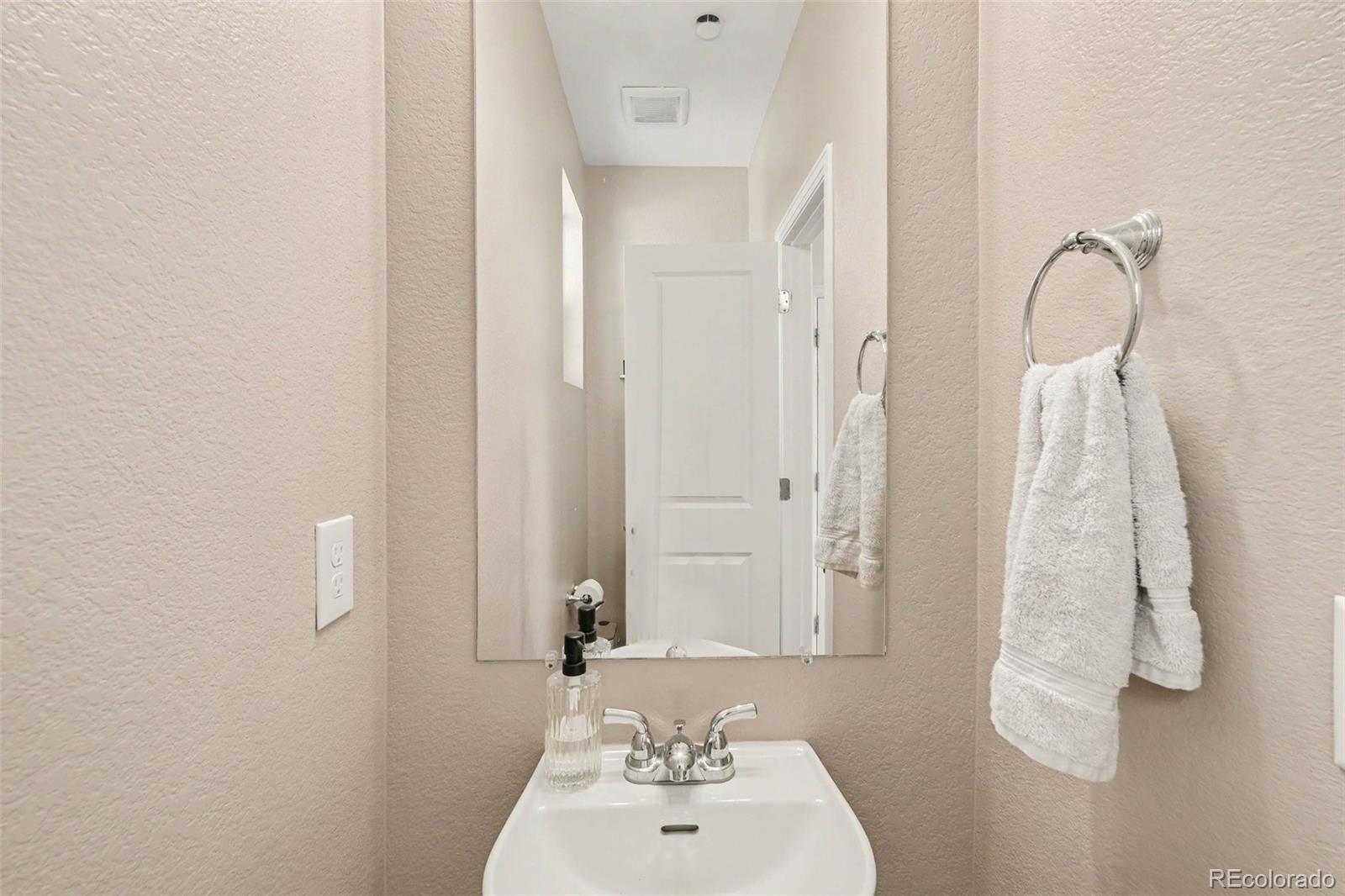 MLS Image #11 for 3512  streamwood drive,johnstown, Colorado