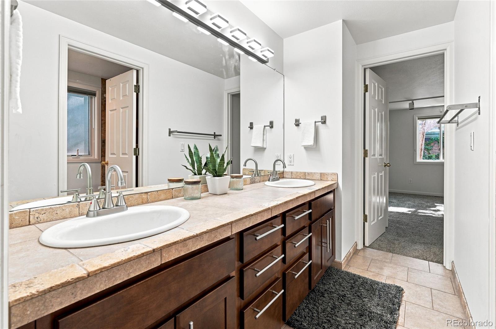 MLS Image #34 for 690 n pennsylvania street,denver, Colorado