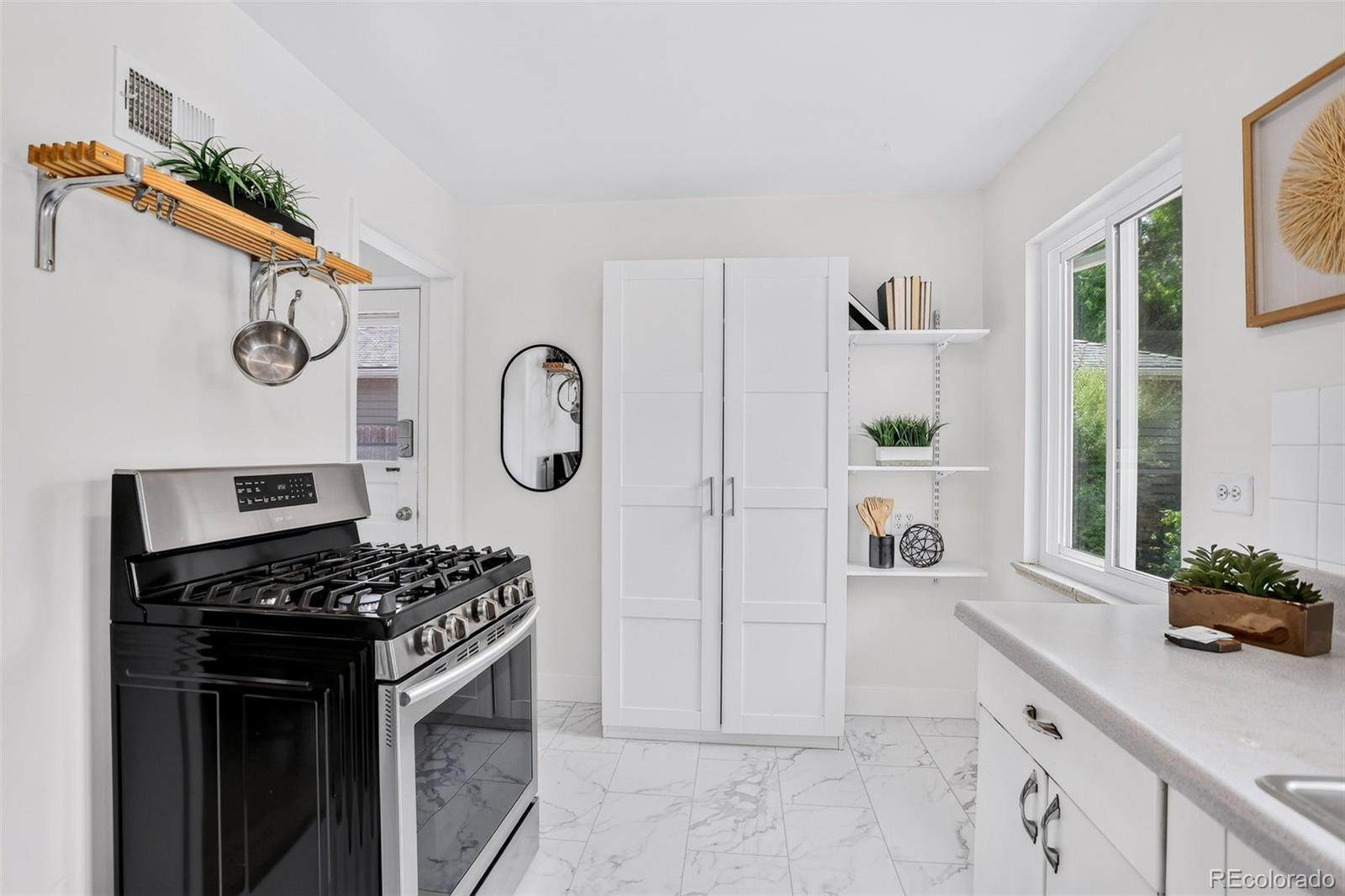 MLS Image #8 for 2716 s madison street,denver, Colorado