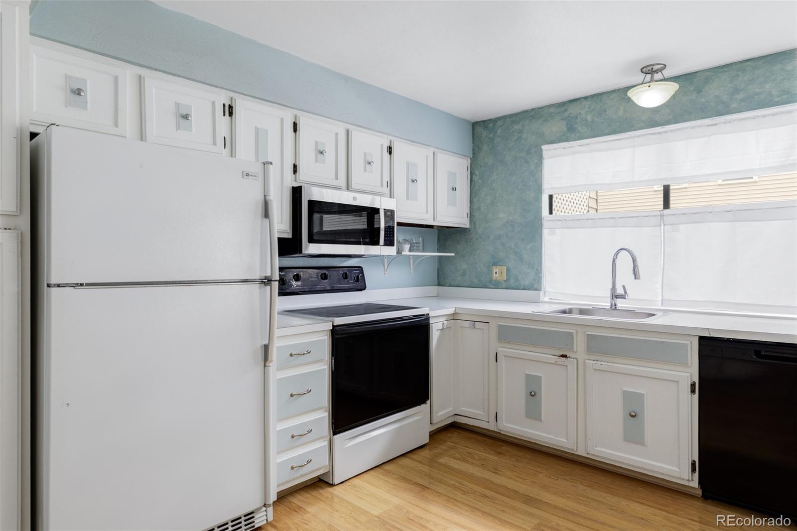MLS Image #13 for 1050 s monaco street parkway,denver, Colorado