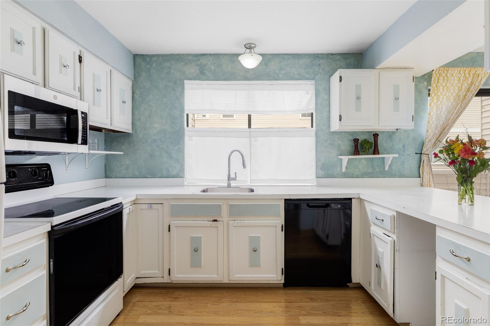 MLS Image #14 for 1050 s monaco street parkway,denver, Colorado