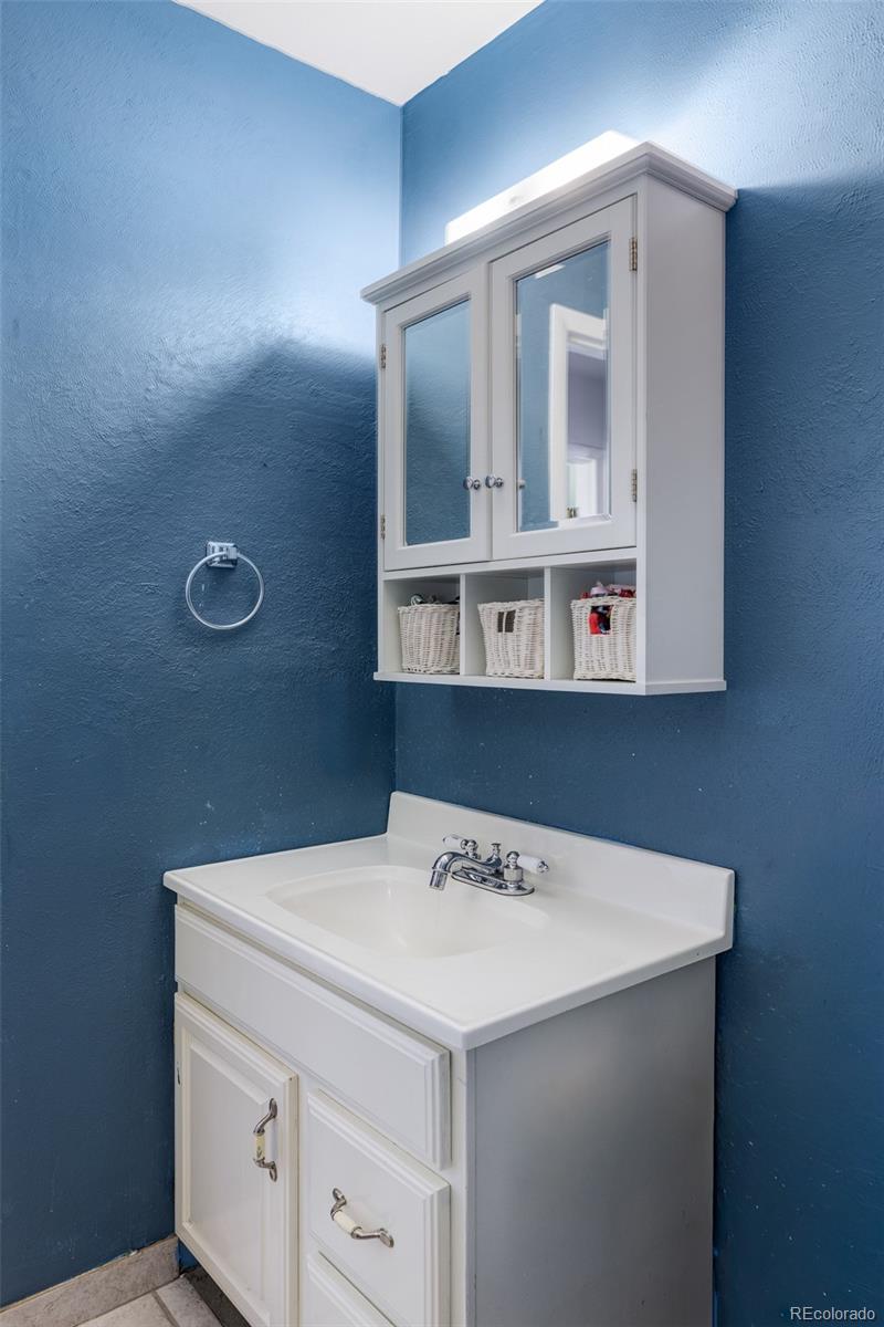 MLS Image #22 for 1050 s monaco street parkway,denver, Colorado