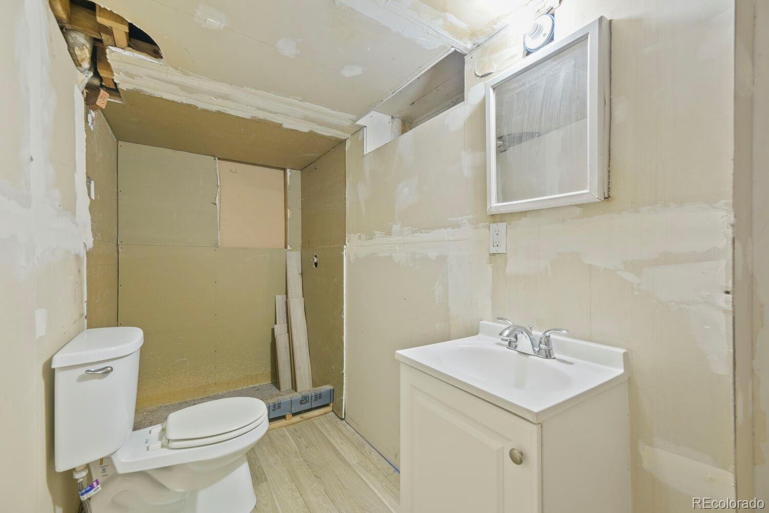 MLS Image #15 for 816 s dale court,denver, Colorado