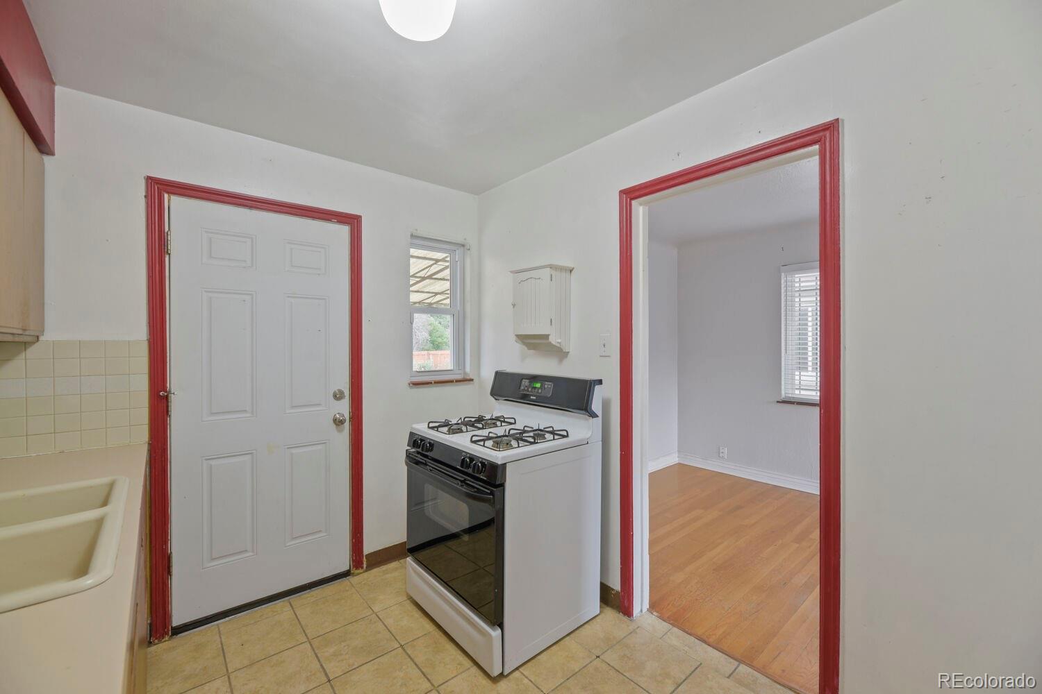 MLS Image #7 for 816 s dale court,denver, Colorado