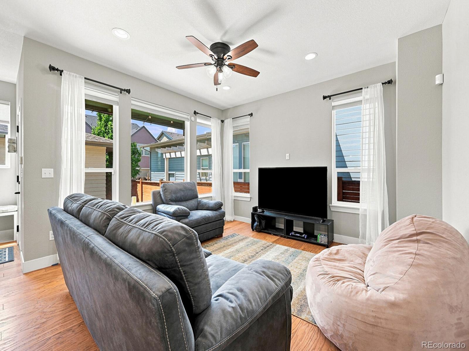 MLS Image #7 for 10730 e 26th avenue,aurora, Colorado