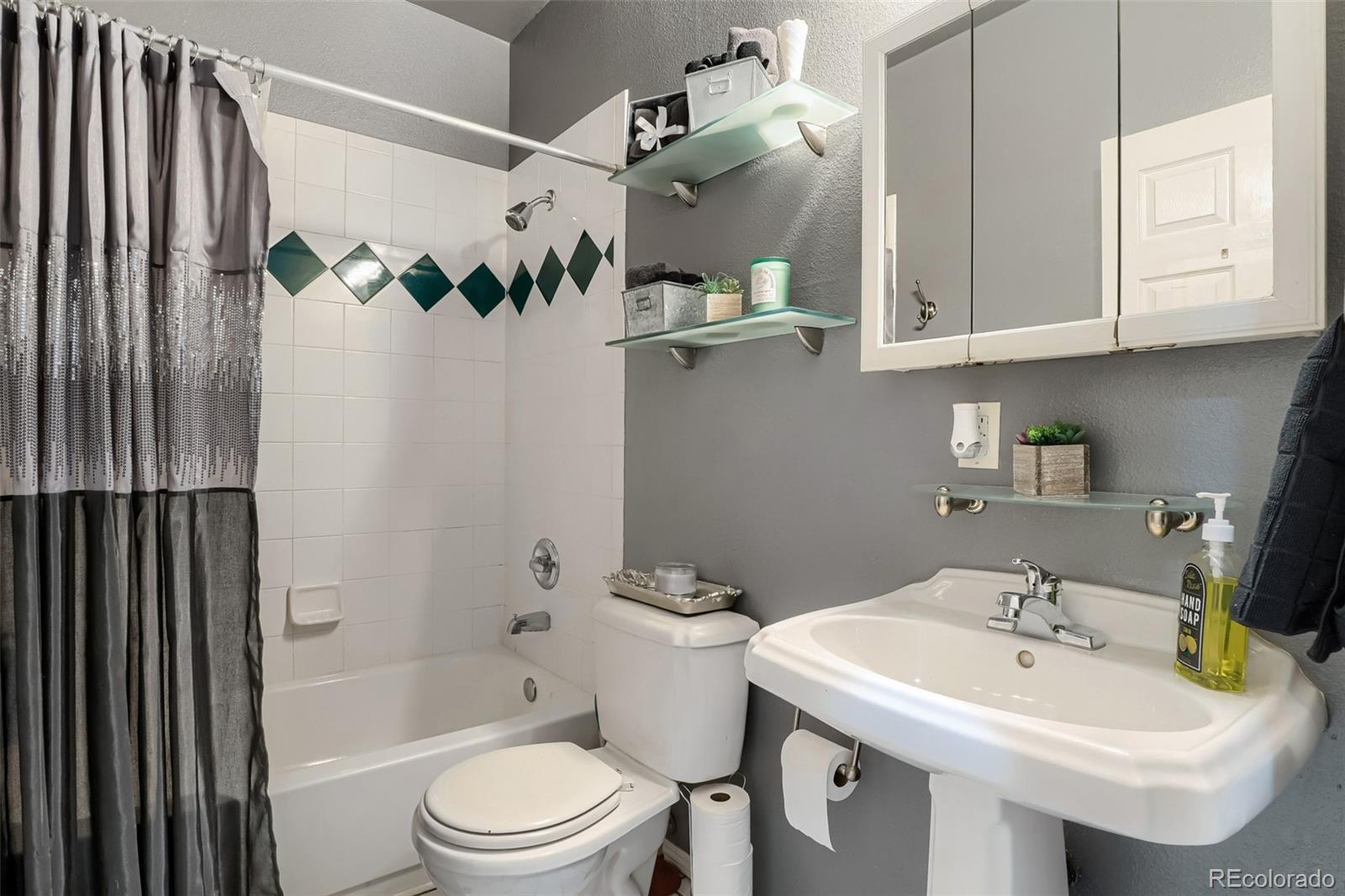 MLS Image #19 for 1368 n downing street 3,denver, Colorado